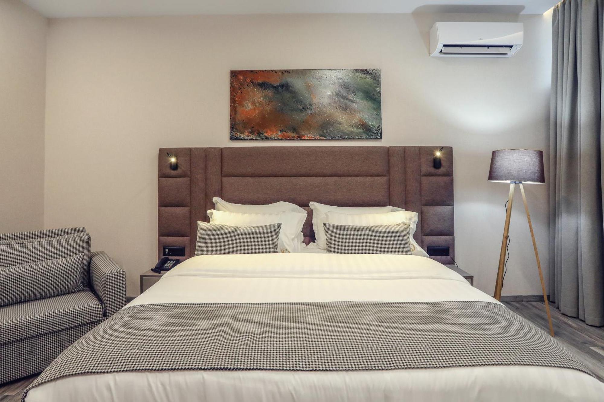 Hotel Dirista Shkodër エクステリア 写真