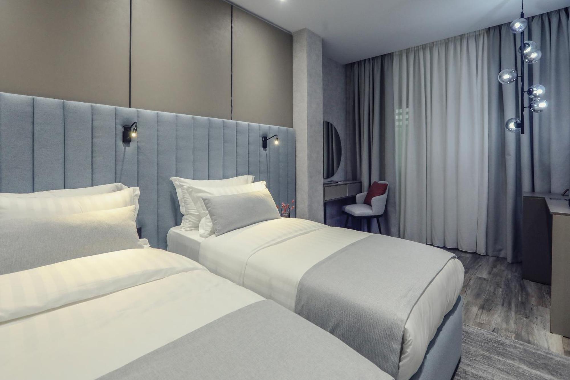 Hotel Dirista Shkodër エクステリア 写真