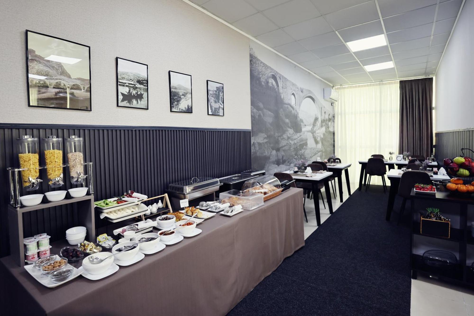 Hotel Dirista Shkodër エクステリア 写真